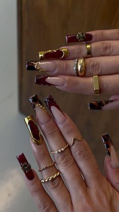 Cute Simple Fall Nail Designs, Fall Textured Nails, Concert Nails Black, Long Square Nails Fall, Mob Wife Nails 2024, Fall Nail Acrylic Designs, Black And Gold Halloween Nails, Fall Grunge Nails, Birthday Fall Nails