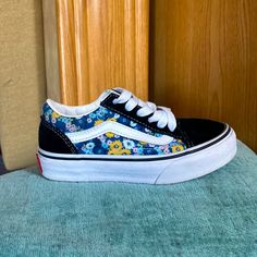 Excellent Condition Vans Old School Low Top Skate Shoes. Black Suede Accompanied By A Denim Blue Floral Canvas And Signature White Leather Stripe. These Shoes Look Brand New, The Shoelaces Are Bright White. Vans Skate Shoes, Vans Old School, Vans Skate, S Girl, Vans Blue, Floral Canvas, Skate Shoes, Denim Blue, Shoes Black