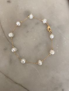 Gold Jewelry Pearl, Pearl Jewelry Bracelets, Gold Jewelry With Pearls, Purls Jewellery, That Girl Jewelry, Pearl Beads Bracelet, Pearl Prom Jewelry, Pearl Gold Jewellery, Birthday Gift Wishlist