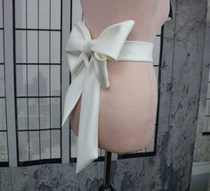 Cheap Classic Formal Bow, Luxury Sleeveless Dresses With Detachable Bow, Half Bow Sash, Luxury Evening Bow With Ribbon, Luxury Black Tie With Detachable Bow, Luxury Satin Dress With Detachable Bow, Luxury Fitted Bow For Formal Occasions, Luxury Formal Bow With Detachable Detail, Luxury Party Bow Tie With Detachable Bow