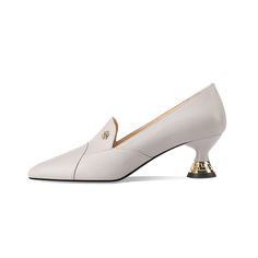 Upgrade your shoe collection with our Chic Embossed Pointed Toe Slip-on Pumps, crafted with high-quality cow leather for a touch of luxury. The pointed toe shape adds sophistication, while the 7cm heel height provides the perfect lift. With a solid pattern and slip-on closure, these versatile pumps are both stylish and convenient. Don't miss out on the opportunity to add a touch of elegance to your wardrobe. Order yours today and experience the perfect blend of style and comfort. Slip On Pumps, Chic Leather, Office Casual, Wristlet Wallet, Outdoor Wear, Casual Everyday, Solid Pattern, Black Pumps, Signature Style