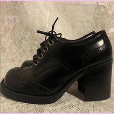 Vintage 90s Chunky Platform Oxford Pumps Deadstock Brand New Size:8.5 (Can Fit A 8) Comes With Box Daria/Clueless Vibes 90s Heels, Loafer Outfits, Witch Oc, Goth Platforms, Clueless Vibes, Desired Wardrobe, Saddle Oxfords, Whimsical Goth, Los 90s