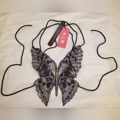 Women's Butterfly Halter Top Brand= Romwe Color= Black & Silver Size= Large Wear= Nwt Butterfly Tops, Halter Top Pattern, Slim Fit Crop Top, Cropped Long Sleeve Top, Butterfly Top, Paris Outfits, Fav Characters, Silver Butterfly, Crop Top Blouse