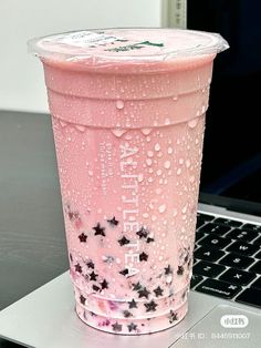 Yummy Aesthetic, Bubble Tea Flavors, Bubble Tea Boba, Filled Cupcakes, Bubble Milk Tea, Refreshing Drinks Recipes, Pink Drink