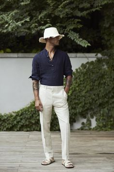 Christian Kimber X Eidos Napoli menswear lookbook sprezzatura hat Menswear Lookbook, Men Wardrobe, Mens Hats Fashion, Mens Fashion Blog, Style Inspiration Summer, Men Style Tips, Summer Style Casual, Mens Fashion Summer, Mens Casual Outfits