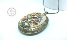 Personalized Multi photo locket Secret message locket Great Grandma gift This is a vintage style locket necklace. This brass locket necklace is a perfect gift for grandma. This beautiful wildflower locket is a piece of original and unique artwork. This is a perfect gift for mom from daughter. The base of the photo locket necklace is antique bronze color, copper alloy. This personalized locket necklace is openable, you can insert 2 pictures, or some small souvenir from your loved ones. MEASUREMEN Vintage Locket Necklace As Gift, Vintage Antique Gold Necklace Gift, Vintage Gold Necklace For Mom, Vintage Antique Gold Locket Necklace Gift, Antique Gold Locket Necklace With Vintage Charm Gift, Vintage Locket Necklaces As Gifts, Handmade Vintage Jewelry For Mom, Vintage Round Jewelry Gift For Mom, Vintage Pendant Jewelry As Gift For Mom