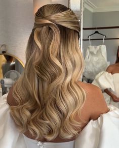 Check out our gallery of the most gorgeous half up half down wedding hairstyles and start planning your perfect bridal look today! Low Maintenance Wedding Hair, Blow Dry Bridal Hair, Long Extensions Hairstyles, Chic Formal Hairstyles, Half Up Half Down Wedding Hair Blowout, Bridesmaid Hair With Clip, Soft Hair Styles, Wedding Hair Down With Curls Medium, Wedding Hair Without Extensions