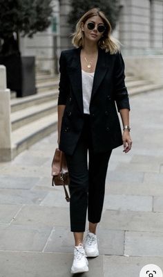 Black Blazer Outfit, Blazer Outfits Casual, 일본 패션, Blazer Outfits For Women, Blazer Outfit, Summer Work Outfits, Mode Casual, Business Outfit, Casual Work Outfits