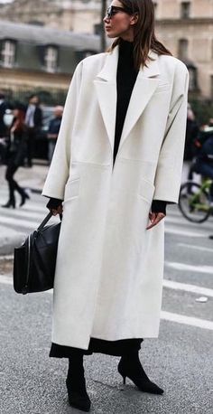 Fall Fashion Coats, Black White Outfit, Winter Chic, Celebrity Outfits, White Outfits, Fashion Details, Casual Chic, Casual Style