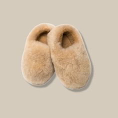 Expertly crafted with luxurious alpaca material, these Iris slippers provide unparalleled comfort and warmth for your feet. The perfect blend of style and functionality, they are not only cozy, but also cute and practical. Elevate your loungewear game with these must-have slippers. Sizes: S (6-7) M (8-9) L (9-10) Please note that due to the nature of this product, variations in colour may occur Alpaca fur upper lined in sheepskin, Suede Sole Montana Labelle, Alpaca Slippers, Marble Ceramics, Interior Design Studio, Alpaca, Montana, Lounge Wear, Slippers, Lifestyle