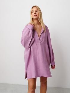 "SKY is an oversized long sleeve linen tunic dress. DETAILS - Collar neckline - Long sleeves - Above knee length - Oversized fit - 100% midweight European linen fabric - Cut and sewn to order just for you in our studio COLOR - Radiant Orchid, you can also choose other colors above - Fabric samples are available here https://www.etsy.com/listing/586569696/linen-fabric-samples SIZING & FIT - Size down for a more fitted look - Model is 5'8\" / 173cm and wearing a size S CARE FOR LINEN - Machine wash up to 30ºC/86ºF gentle cycle - Lay flat to dry or tumble dry low - Warm iron if needed - Do not bleach SIZE GUIDE Size conversion guide Size XS (US 0-2, IT 36-38, UK 4-6, Japan 3-5, France 32-34) Size S (US 4-6, IT 40-42, UK 8-10, Japan 7-9, France 36-38) Size M (US 8-10, IT 44-46, UK 12-14, Japan Linen Beach Dress, Kimono Wrap Dress, Linen Wrap Dress, Linen Kimono, Linen Tunic Dress, Studio Color, Kimono Wrap, Radiant Orchid, Linen Shirt Dress