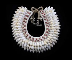 White Curled Shell Necklace Banded With Lines Of Cowrie+Red Beads Gorgeous White/Very Large Natural Beach Home Design, Brick Stitch Patterns, Lei Ideas, Cowrie Shell Jewelry, Braided Necklace, Curl Cream, Red Beads, Seashell Necklace, Beach Home