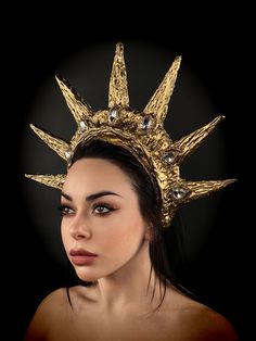 Statue of Liberty Crown Golden Statue Of Liberty Crown, Halo Headpiece, Festival Headpiece, Goddess Crown, Crown Gold, Burning Man Festival, Male Cosplay, Gold Halo, Costume Hats