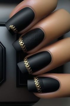 Copper Nails Designs, Classy Black Nails, Occasion Nails, Nagellack Trends, Gold Nail Designs, Pedicure Manicure, Black Nail Art, Gold Nail, Black Nail Designs