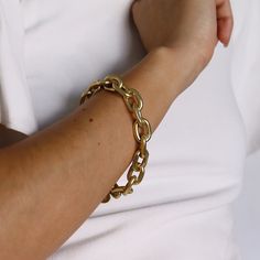 Match the strong links gold bracelet with other link bracelets to create the ultimate arm party! PRODUCT DETAILSMaterials: Pewter alloy base plated with 24-kt gold / sterling silver. fresh water pearlsMeasurements: ﻿7.5" longClosure: Toggle clasp Reversible Clothing, Foldable Flats, Gold Link Bracelet, Timeless Aesthetic, Arm Party, Gold Link, Elegant Bracelet, 24kt Gold, Scarf Jewelry