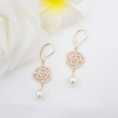 Diamond flower Swarovski pearl earrings. Designed and handcrafted in our Burlington Studio. ------------------------------------------------------------- PRODUCTS DETAILS Length: 45mm Pearls: 8mm Lever backs: 14K gold filled Flower drops: 14K gold plated cubic zirconia ------------------------------------------------------------- SAME COLLECTION Necklace https://www.etsy.com/ca/listing/1674894946/diamond-floral-swarovski-pearl-necklace?click_key=a674ee83b808ba4838171ce9a6c94186705b2fd9%3A1674894 Flower-shaped Cubic Zirconia Bridal Earrings, Wedding Pearl Earrings With Flower Shape, Elegant Flower Bridal Earrings For Bridesmaids, Gold Cubic Zirconia Flower Bridal Earrings, Flower Shaped Pearl Drop Bridal Earrings, Flower Shaped Pearl Drop Earrings For Wedding, Flower-shaped Pearl Drop Earrings For Wedding, Rose Gold Flower Earrings With Pearl Drop For Wedding, Flower-shaped Pearl Drop Bridal Earrings