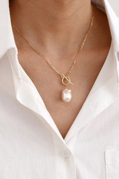 Timeless Pearl 14K Gold Necklace - Artsory Elevate Your Outfit, Girly Accessories, Gold Pearl Earrings, 14k Gold Necklace, Jewelry Lookbook, Pearl Gemstone, Understated Elegance, Gold Drop Earrings, Baroque Pearls