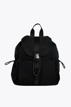 BÉIS 'The Sport Backpack' in Black - Chic Tennis Inspired Backpack Black Backpacks, Tennis Tote, Sport Backpack, Bottle Sling, Gym Backpack, Workout Bags, Waterproof Backpack, Backpack Sport, Day Bag