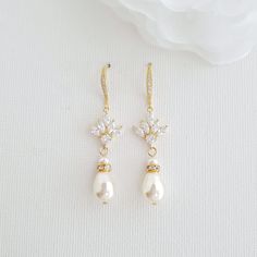 The gold and pearl dangle earrings are delicate pair of earrings that offer brides, bridesmaids, and women for simplicity, sparkle, and elegance. The earrings are available in 14K gold, rose gold, and silver. The pearl color of white/ ivory or cream can be chosen to match your wedding dress. A lovely pair that you feel comfortable with and look gorgeous. Rose Gold Headpiece, Bridal Dangle Earrings, Dangle Cross Earrings, Crystal Wedding Necklace, Long Bridal Earrings, Wedding Aesthetics, Earrings With Pearls, Rose Gold Pearl, Gold Bridal Earrings