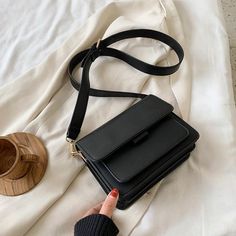 Brand Name: LEFTSIDEShape: FLAPHandbags Type: Shoulder BagsTypes of bags: Shoulder & Crossbody BagsOrigin: CN(Origin)Main Material: PUClosure Type: COVERHardness: SOFTExterior: NoneStyle: CasualModel Number: 1Lining Material: PolyesterOccasion: VersatileGender: WOMENPattern Type: SolidNumber of Handles/Straps: SingleInterior: Interior Slot PocketInterior: Cell Phone PocketInterior: Interior Zipper PocketDecoration: NoneItem Type: Handbags Leather Crossbody Bags, Female Shoulder, Handbags And Purses, Crossbody Bags For Women, Fancy Bags, Top Handle Handbags, Leather Handbags Crossbody, Pretty Bags, Crossbody Bag Women