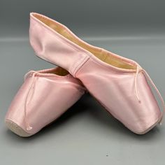 Vintage Capezio Duro Toe Ballet Pointe Shoes 7 ½ D Women’s Usa Dance Handcrafted By Ballet Makers In Usa 7 ½ D 105 I 885 82594 Included: Box -No Lid, Pair Of M/L Toe Flo Pointe Shoe Pads, Piece Of White Elastic No Ribbon Never Worn Or Used Box Ware No Lid Fitted Closed Toe Dance Shoes, Fitted Closed Toe Ballet Flats For Formal Occasions, Formal Closed Toe Ballet Flats, Formal Fitted Closed Toe Ballet Flats, Fitted Almond Toe Dance Shoes, Fitted Flat Heel Dance Shoes For Formal Occasions, Medium Width Closed Toe Dance Shoes For Spring, Formal Fitted Dance Shoes With Flat Heel, Formal Spring Dance Shoes With Round Toe