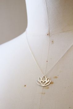 An original Lola&Cash protea necklace featuring a hidden heart -- d e t a i l s -- -protea measures 2cm wide -hand sawn out of solid sterling silver -completed in a mirror finish -includes a 45cm chain This pendant is also available in gold as seen in last picture https://www.etsy.com/listing/621948340/gold-protea-pendant-solid-9ct-yellow?ref=shop_home_active_1 -All Lola&Cash jewellery will arrive gift wrapped ---------------------------------------- Please Note - Made to order - Rush or Delicate Small Jewelry Gift, Small Minimalist Necklace As A Gift, Delicate Jewelry For Gifts, Delicate Silver Charm Necklaces For Bridesmaids, Small Minimalist Necklace Perfect For Gifts, Minimalist Small Necklace Perfect For Gifts, Small Minimalist Necklace For Gift, Silver Birth Flower Necklace For Wedding, Minimalist Silver Necklace For Bridesmaid Gift