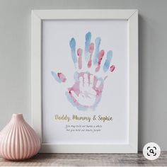 Meet your Posher, Carolina Handprint Art Kids, Perlengkapan Bayi Diy, Baby Footprint Art, Seni Resin, Southern Baby, Idee Babyshower, Baby Art Projects, Footprint Art, Baby Footprints