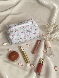 Coquette Makeup Bag 🎀 details💌 white cream inside white 🌸Size Small: 18 cm x 10 cm x 8 cm (7.09'' x 3.94'' x 3.15'') Medium:20cm x12cm x 8cm(7.87'' x 4.72'' x3.15'') Large: 22 cm x 12 cm x 10 cm (8.21" x 4.72" x 3.94") To see all sizes, you can look at the product on this link: https://www.etsy.com/listing/1312614891/makeup-bag-cosmetic-bag-lila-floral 🧸 Since the makeup bag is handmade, there may be slight deviations in its dimensions. 👛 The product is not only used as a makeup bag. It is Coquette Makeup Bag, Makeup Bag Aesthetic, Coquette Makeup, Floral Makeup Bag, Coquette Floral, Floral Makeup, Buckle Bag, Organization Gifts, Buckle Bags