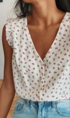 Cotton Ruffled Tank Top, Cute Blouse Outfits, Feminine Blouses, Summer Blouse, Elegante Casual, Tops Blouse, American Express, Fashion Mode, Sewing Clothes