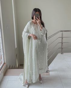 White Hakoba Kurti, Hakoba Kurti, Pakistani Attire, Muslimah Photography, Girls Designer Dresses, Desi Outfits, Simple Style Outfits, Saree Style