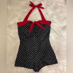 Gorgeous Pinup Style Swimsuit. Black And White Polka Dot Print With Red Detail. Short Style Bottom With Ruched Bodice. I Purchased When I Was A Size 14 And It Fit Perfectly. I Would Say It’s A Junior Plus Size. 50s Pinup Aesthetic, Girly Swimsuit, Pinup Outfits, Pin Up Fashion, Pinup Swimsuit, 50s Swimsuit, Pin Up Swimsuit, Dots Clothing, 50s Pinup