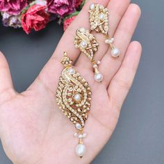 Featuring a finely crafted pendant set in 22ct gold. It has been embellished with precious pearls. The gross weight of the pendant set is 19.3 GMs and the net weight pf the pendant set is 17.6 GMs Price Breakup Summary Component Rupees % of Total 22k Gold 90,750 77.5% Stones & Beads 6,560 5.6% Making Charges 16,335 14.0% Taxes (GST) 3,409 2.9% Total 117,054 100.0% View Detailed Price Breakup Here Diwali Pearl Pendant Necklace, Festive Pearl Pendant Earrings, Gold Kundan Pearl Pendant Necklace, Luxury Hand Set Kundan Necklace, Ceremonial Gold Jewelry With Pearl Pendant, Gold Pearl Pendant Jewelry For Ceremonial Occasions, Gold Jewelry With Pearl Pendant For Ceremonial Occasions, Gold Pendant Earrings For Diwali, Diwali Gold Pendant Earrings