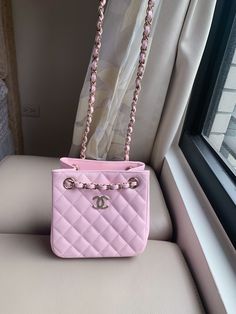 Luxury Birthday, Favorite Handbags, Pink Chanel, Pink Handbags, Party Style