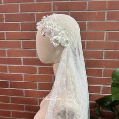 Lace Juliet Cap Veil, Unique Veils Wedding, Flower Crown With Veil, Wedding Flowers Vintage, Vintage Bridal Headpiece, Repurpose Wedding Dress, Delulu Era, Veil For Wedding, Wedding Cap