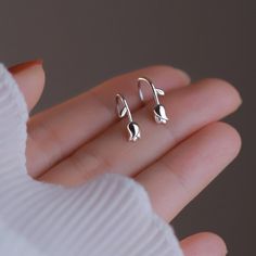 Cute Dainty Silver Earrings, Heart Jewelry Silver, Tulip Jewelry Design, Silver Rose Earrings, Pretty Jewellery Silver, Designer Accessories Fashion, Cute Silver Jewelry, Simple Jewelry Earrings, Dainty Silver Jewelry