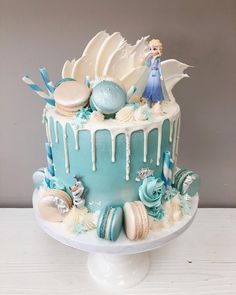 frozen birthday cake idea Elsa And Anna Cake Design, Elsa Frozen 2 Cake Ideas, Frozen Cake Ideas Easy, Frozen Tiered Cake, Elsa Cake Diy, One Tier Frozen Birthday Cake, Two Tier Frozen Cake Birthday, Frozen Smash Cake Ideas, Frozen Cakes Ideas