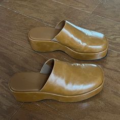 Cute Platform Clogs Great Condition Looks New Cute Clogs, Clogs Platform, Womens Clogs And Mules, Brown Clogs, Clogs And Mules, Lisa Says Gah, Platform Clogs, Womens Clogs, Mule Clogs