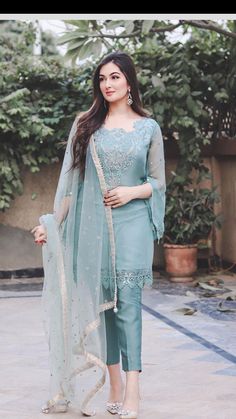 Designer Dresses Elegant, Dresses Dance, Ballroom Dresses, Gaun Fashion, Pakistani Dresses Casual, Pakistani Fashion Party Wear, Beautiful Pakistani Dresses, Simple Pakistani Dresses, Beautiful Dress Designs