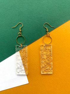 Calling all abstract lovers! Show your style with these acrylic laser-cut earrings! These earrings are the perfect accessories for your stylish outfit. -------------------------------------------------- * S I Z E S    &    M A T E R I A L S * - These earrings are roughly 8cm in length and 2cm in width. - This product is made of laser-cut acrylic plastic. It can come in a range of colours. Please refer to the primary colour options menu. - These earrings are available in gold shepherds hook fixtu Laser Cut Earrings Acrylics, Laser Cut Jewelry Acrylic, Market Day Ideas, Homemade Signs, Laser Cut Wood Crafts, Laser Cut Jewelry, Laser Cut Earrings, Jewellery Earrings, Earrings Inspiration