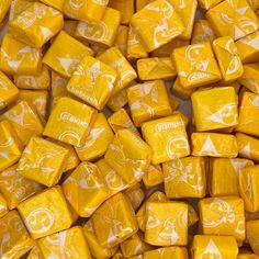 yellow and white candy cubes are stacked on top of each other, with the letters g