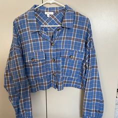 Size Medium, Oversized Could Easily Fit A Large! Lightweight Button Up Flannel Never Worn Plaid Button-up Top With Pockets, Oversized Flannel Spring Tops, Oversized Flannel Top For Spring, Spring Oversized Flannel Top, Oversized Plaid Collared Top, Flannel Long Sleeve Tops With Buttons, Cropped Fall Shirt With Button Closure, Oversized Flannel Button-up Tops, Trendy Button-up Flannel Top