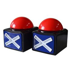 two salt and pepper shakers with the flag of scotland on one side and red ball on the other