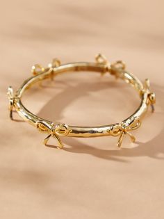 This delicate gold bow bracelet adds a touch of girly to your wrist. The gold bows stand out and the stretchy band ensures a comfortable fit for all-day wear. Dress it up or down, this bracelet is a versatile addition to any jewelry collection. Cute Gold Jewelry, Gold Bracelet Stack, Aesthetic Accessories, Preppy Jewelry, Trending Jewelry, Jewelry Cute, Bow Bracelet, Jewelry Accessories Ideas, Dope Jewelry