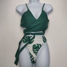 Cupshe Swimsuit 2-Piece Bikini Bathing Suit Swimwear Womens 2x Nwt Cl8-156 Color(S): Green, White Size: Xx-Large Design: High Waist / Wrap Top / Tropical Floral Materials: See Photo Condition: Excellent No Rips, Tears, Holes, Or Stains. New With Tags. *Colors May Vary Due To Lighting And The Device Product Is Viewed On **Ships Within 2 Business Days Of Cleared Payment Green Lined Swimwear For The Beach, Green Lined Swimwear For Beach, High Waist Tropical Print Swimwear For Beach, Two-piece Swimwear For Beach, Green Lined Tankini For The Beach, Green One-piece Tropical Tankini, Green Tropical Style One-piece Tankini, Summer Two-piece Swimwear For Beach Season, High Waist Tankini For Summer Vacation