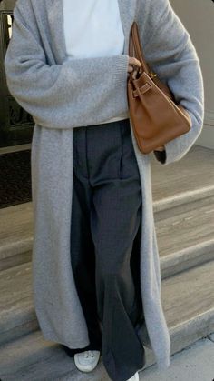 Modest Winter Outfits, Hijabi Fits, Chique Outfit, Mode Abaya, Uni Outfits, Neue Outfits, Hijab Fashion Inspiration, Modest Clothing, Mode Inspo