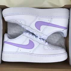 authentic white Nike Air Force 1 hand painted custom sneakers lilac swooshes insides and outsides The sneakers are protected against water/rain You can clean the painted parts by hand with water only Do NOT wash the sneakers in the washing machine All sneakers are made on order, please allow 2 weeks processing time for your item to be shipped The Netherlands: 2 work days Europe: can take 4-12 days U.S. & Canada: can take 2-3 weeks Worldwide: can take 3-4 weeks  * BE AWARE OF YOURE SNEAKERS SIZE, Solid Purple Nike Shoes, Pull Nike Violet Pastel, Nike Air Force Purple Sneakers, Nike Air Force 2 White Adult, Cheap Trendy Purple Sneakers, Cute Cheap Purple Sneakers, Nike Air Force 1 Pastel Purple, Nike Air Force 1s Purple, Nike Shoes Women Lavender