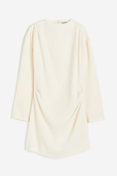 Short dress in woven fabric. Low stand-up collar  concealed zipper at back  and long sleeves. Pleats at waist for a gently draped effect. Unlined. Elegant Cocktail Dresses, Black Dresses Online, Elegant Cocktail Dress, Classic Black Dress, Stylish Sweater, Knitted Dresses, Dress H&m, Sweater Dresses, Stylish Sweaters