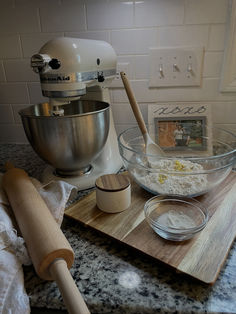 kitchenaid mixer baking essential Baking Mixer Aesthetic, Baking Mom Aesthetic, Baking Athstetic, Baking Set Up Aesthetic, Asthetic Baking Pic, Baking Esthetics, Baking Utensils Aesthetic, Baking Vision Board, Baking Equipment Aesthetic