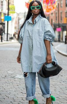 Modern Chic Fashion, English Girl, Oversized Shirt Outfit, Easy Draw, Casual Chic Outfits, Shirt Dress Outfit, Classy Casual Outfits, Fashion Mistakes, Casual Chic Outfit