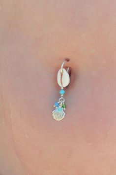 Cowrie shell belly button piercing, Seashell pendant  belly button piercing, Seashell jewelry, belly Belly Piercings, Bellybutton Piercings, Belly Button Piercing Jewelry, Button Piercing, Seashell Pendants, Belly Jewelry, Seashell Jewelry, Swarovski Beads, Navel Piercing